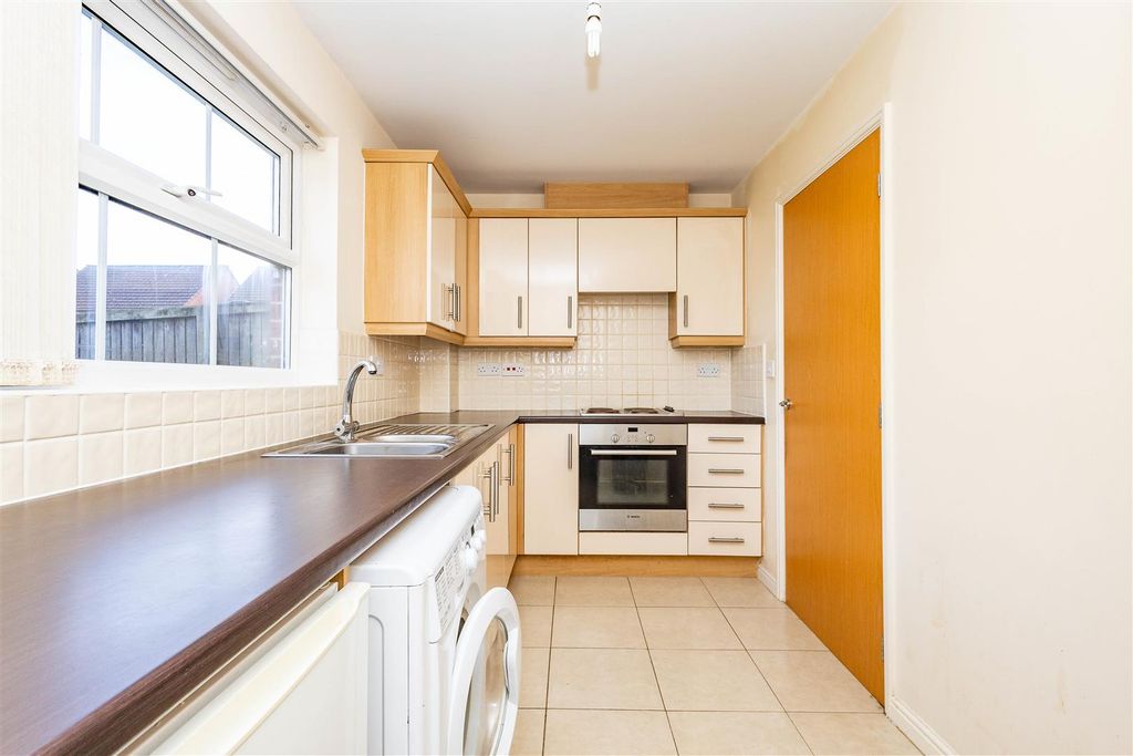 Property photo 3 of 12 Kitchen