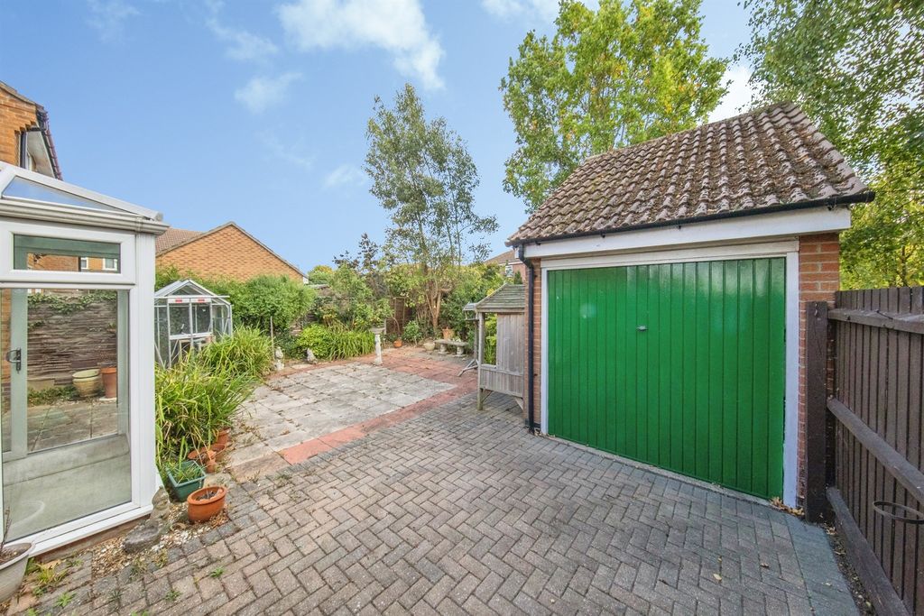 Property photo 2 of 17