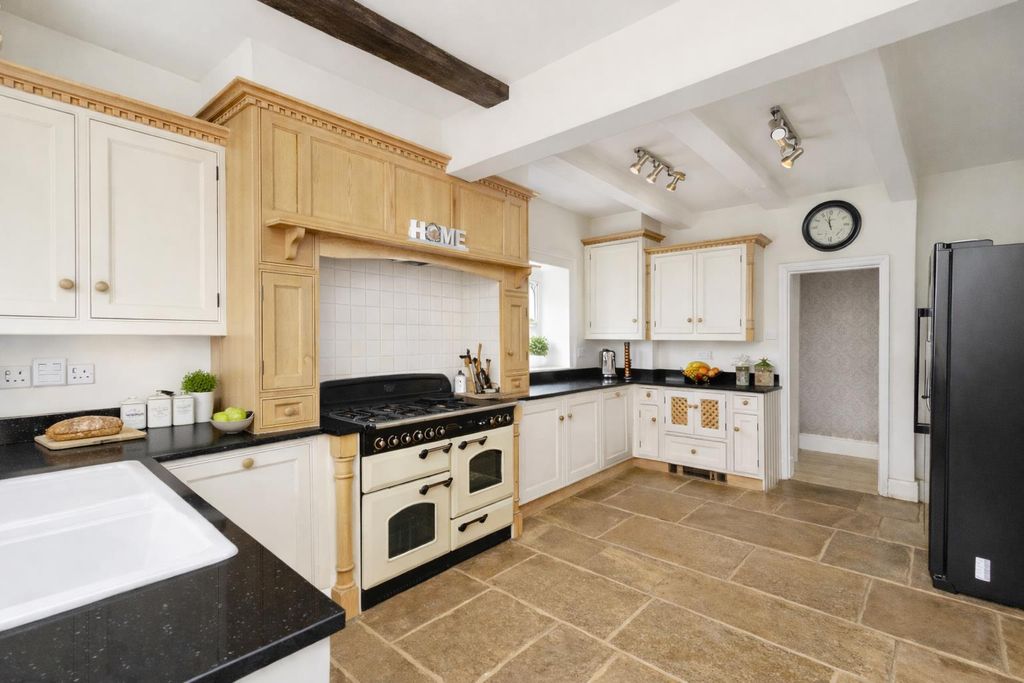 Property photo 2 of 32 Image00017.Png