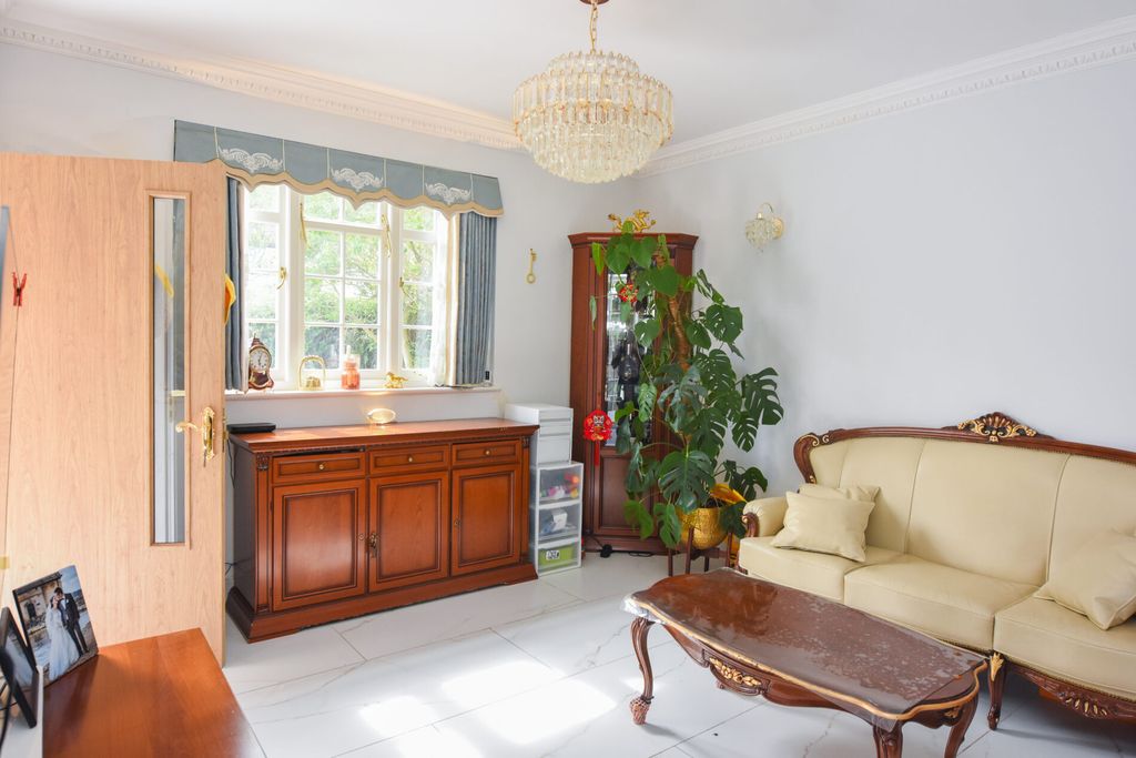 Property photo 2 of 26
