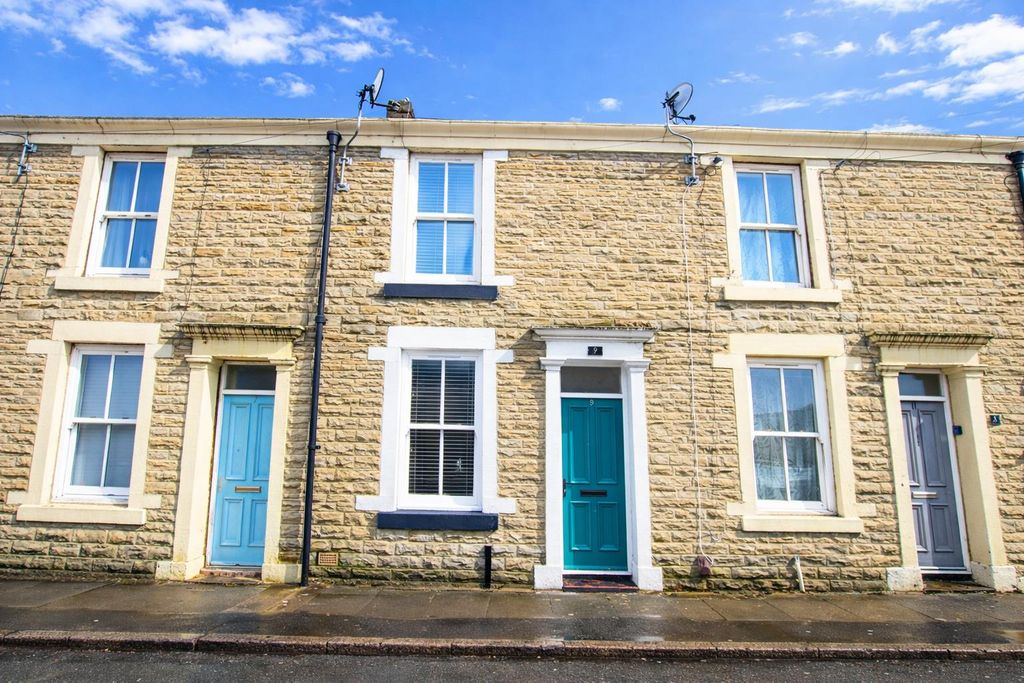 Property photo 3 of 8