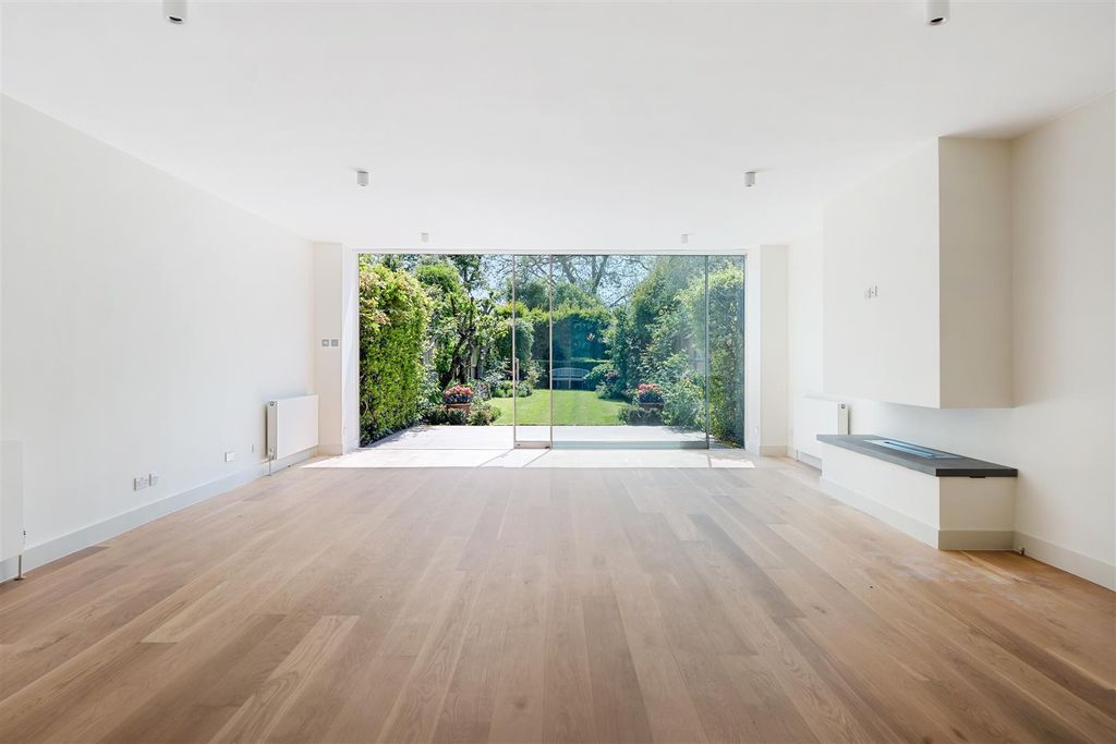Property photo 2 of 20 27 Elsworthy Road Nw3 3BT-No Watermark-3.Jpg