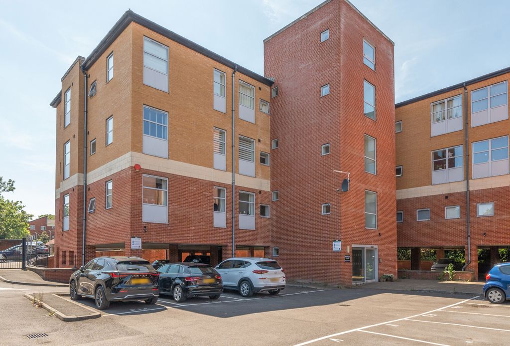Property photo 1 of 12 1482455-14-6A3E7d...