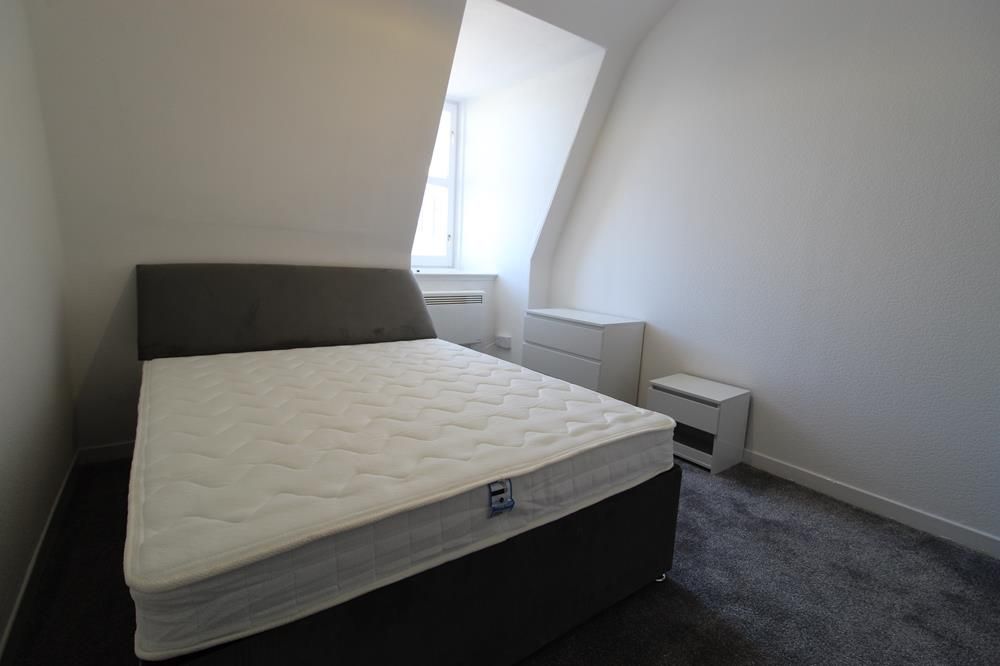 Property photo 3 of 4 2E − Bedroom