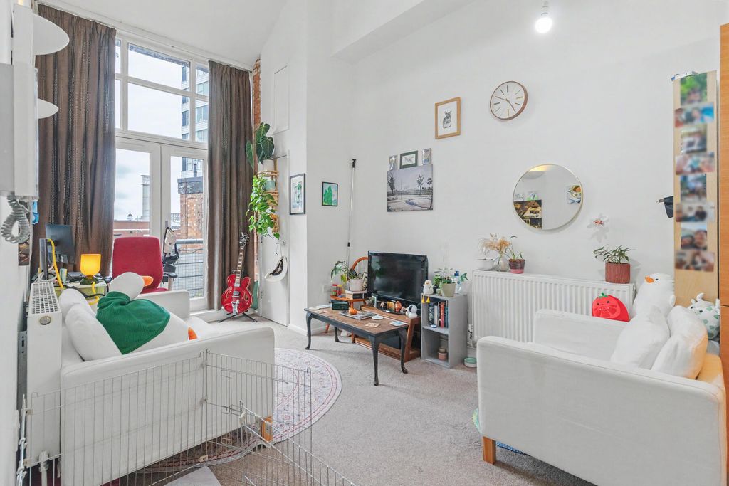 Property photo 2 of 7 Yeoman Street - Lounge