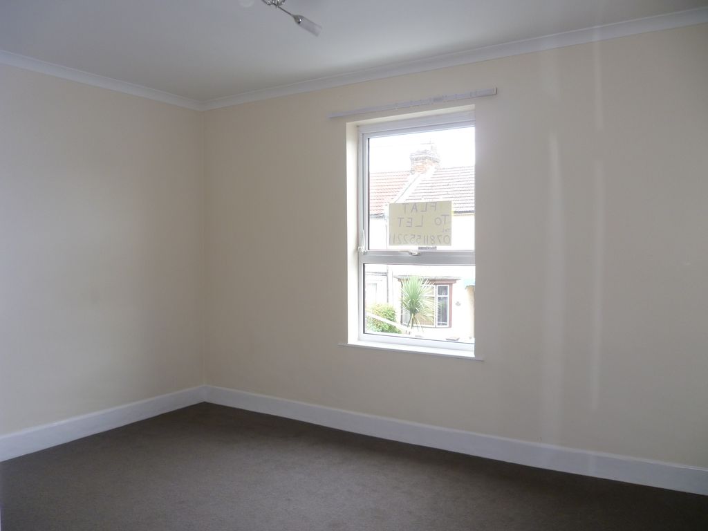 Property photo 3 of 8 Photo 03
