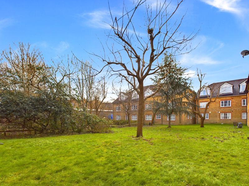 Property photo 2 of 9 Communal Gardens