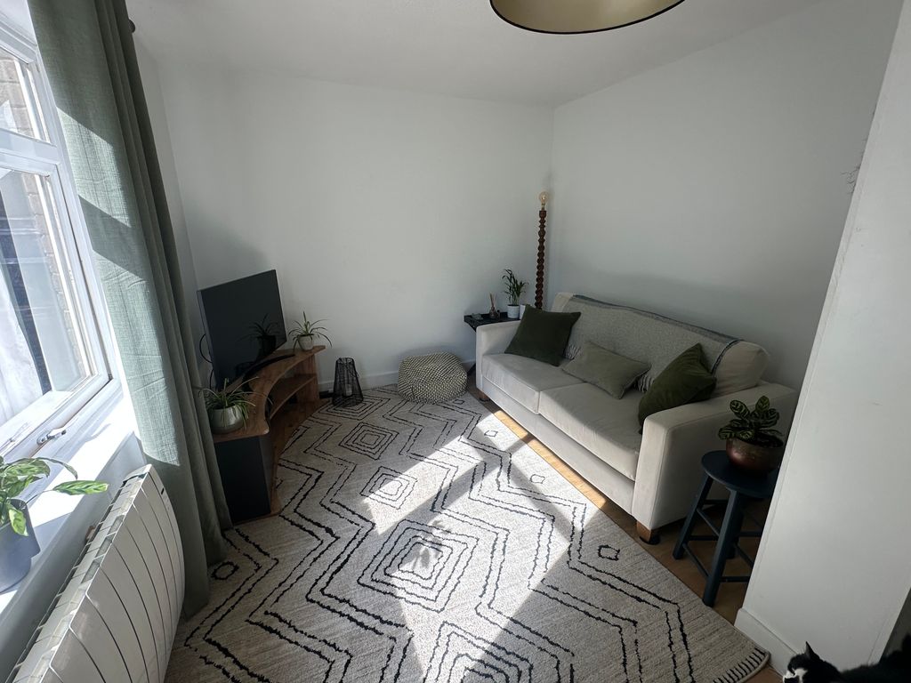 Property photo 2 of 8