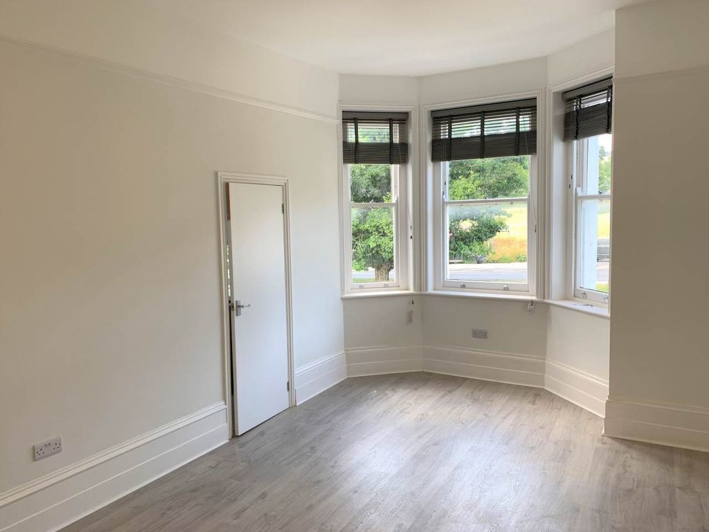 Property photo 2 of 8 London Road, 66, 2 (6)
