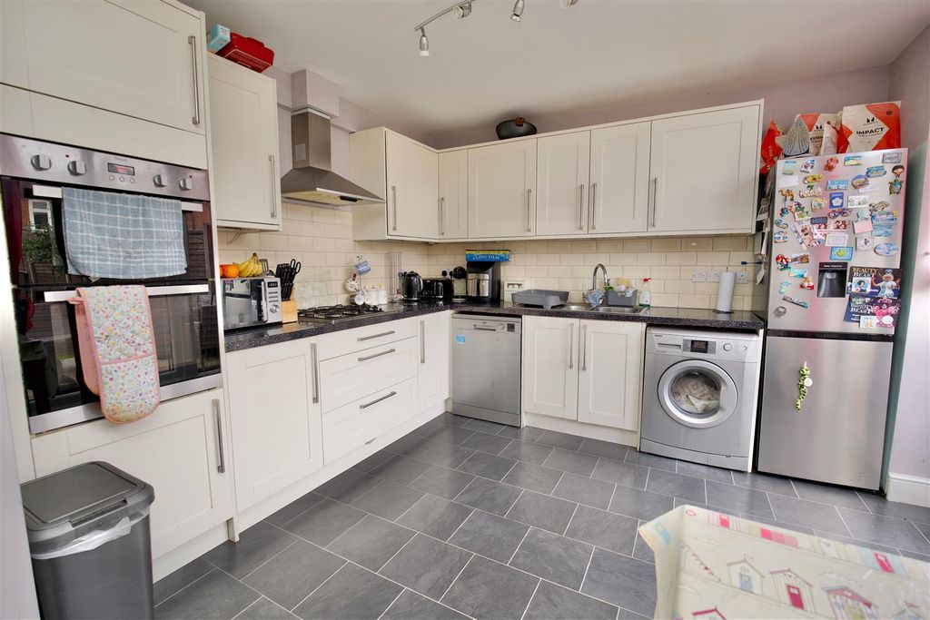 Property photo 3 of 15 Kitchen