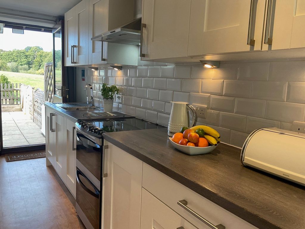 Property photo 2 of 10 Kitchen