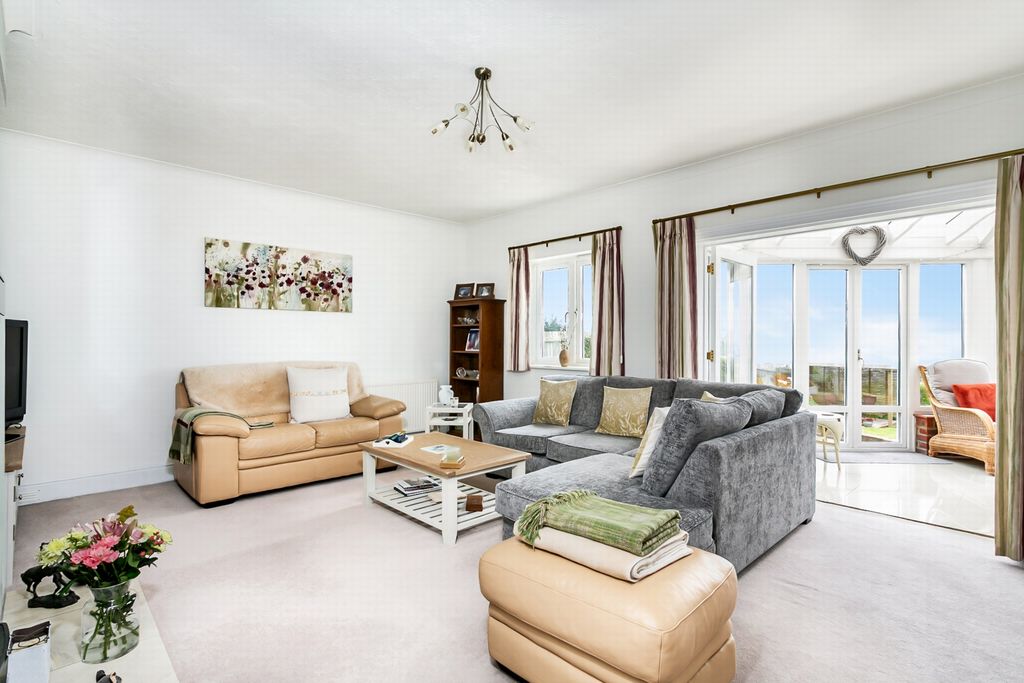 Property photo 3 of 39 Sitting Room