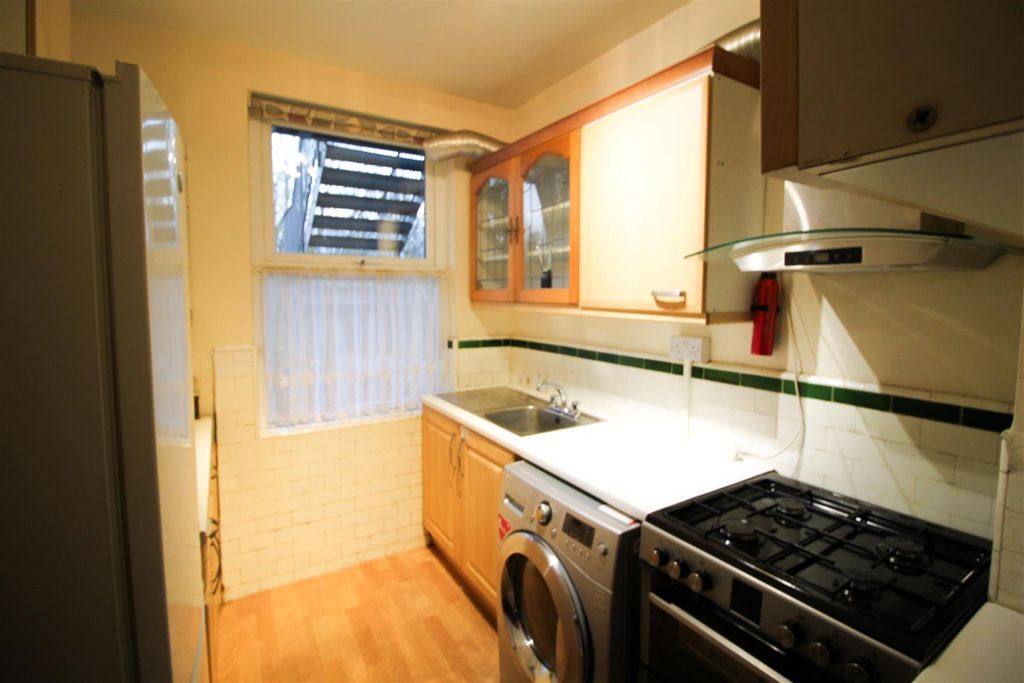 Property photo 2 of 6 Kitchen