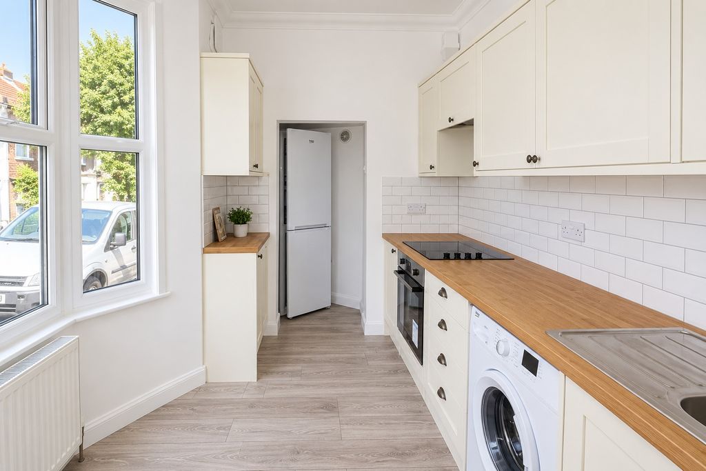 Property photo 3 of 8 5548452