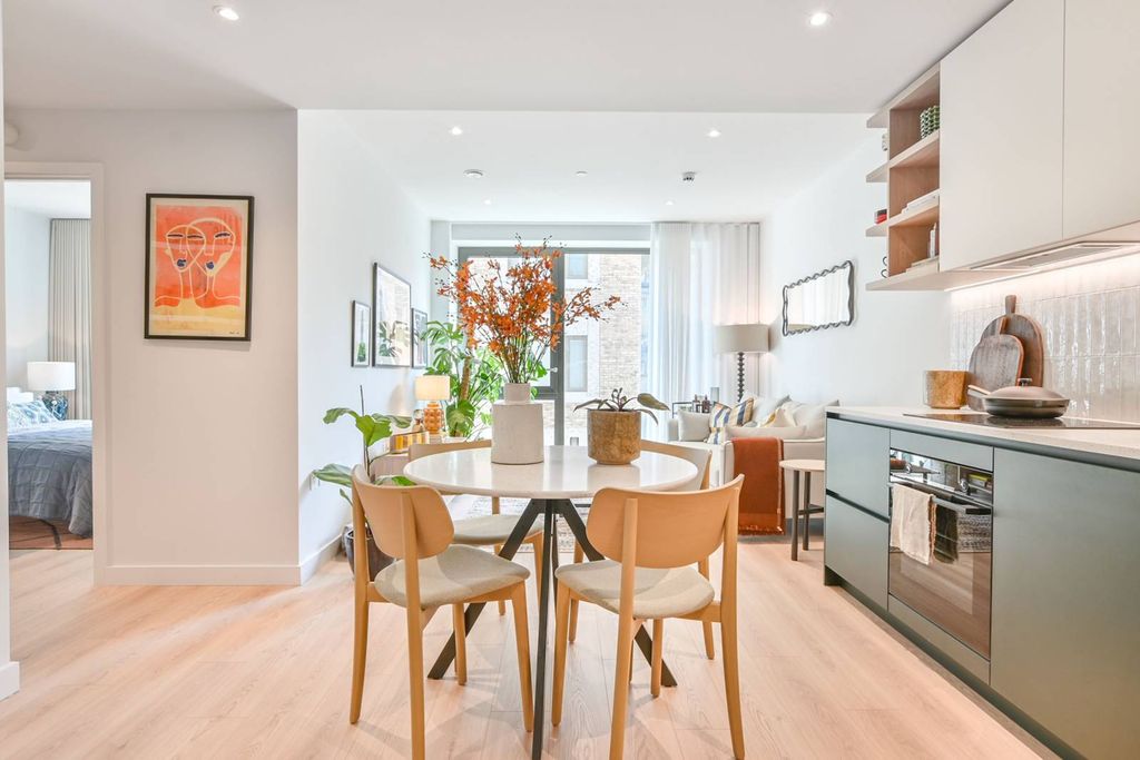 Property photo 2 of 28