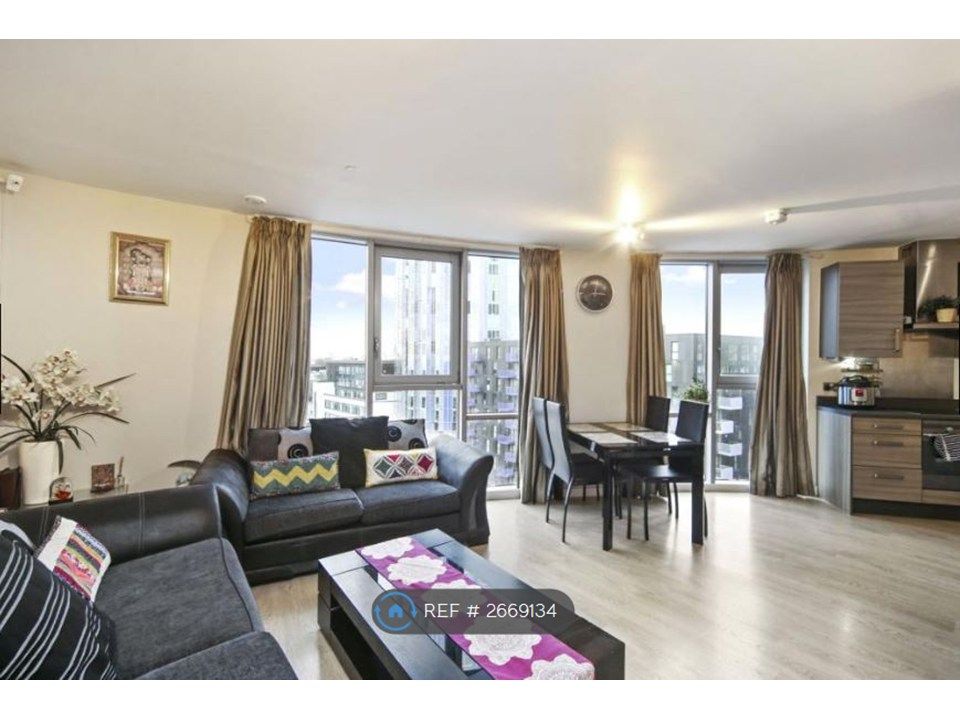 Property photo 3 of 9 Living Hall2