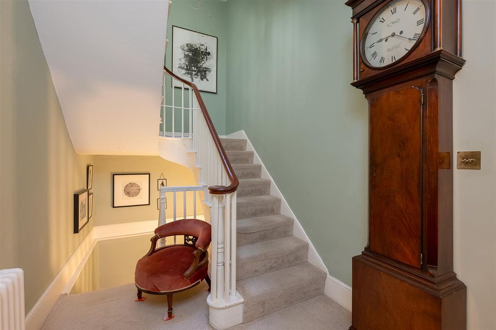 Property photo 3 of 25 Entrance