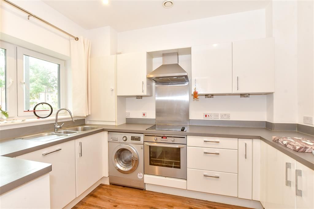 Property photo 3 of 8 Kitchen