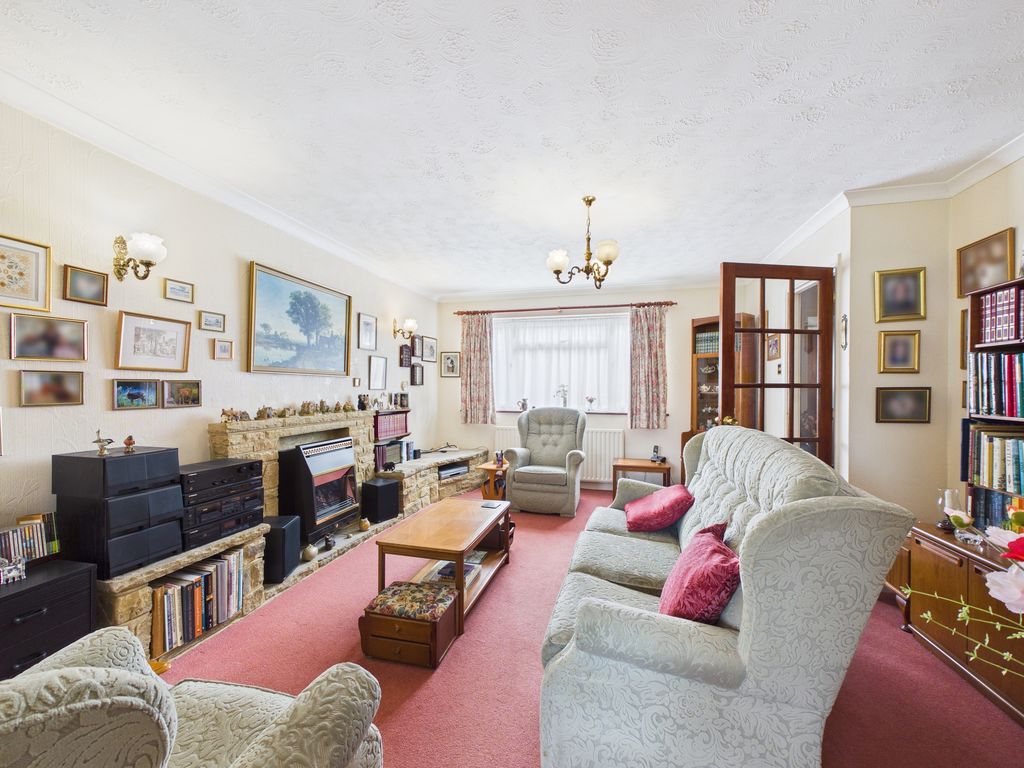 Property photo 2 of 18 Cam04018G0-Pr0490-Still010