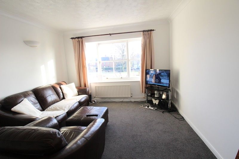 Property photo 2 of 7 Lounge  (6)