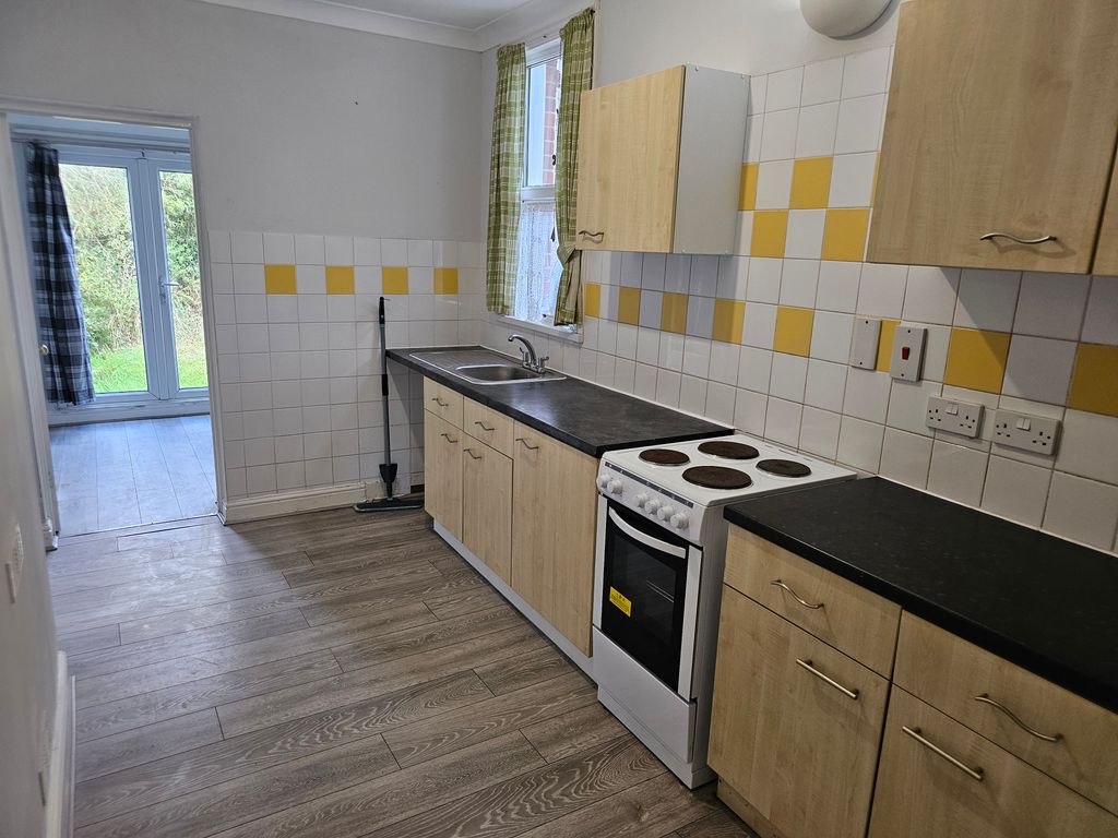 Property photo 2 of 9 Kitchen