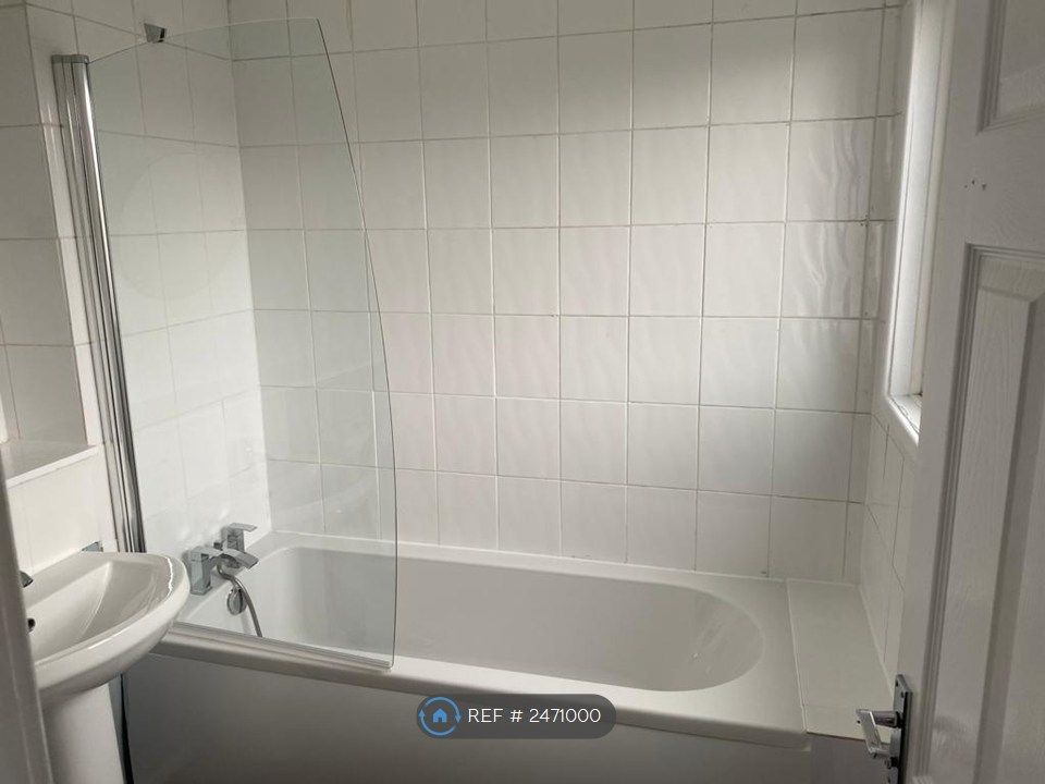 Property photo 3 of 13 Bathroom