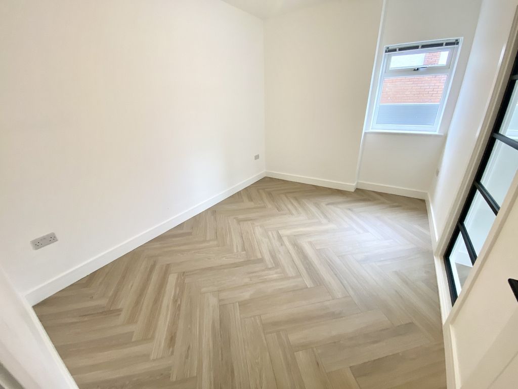 Property photo 3 of 23 Sitting Room