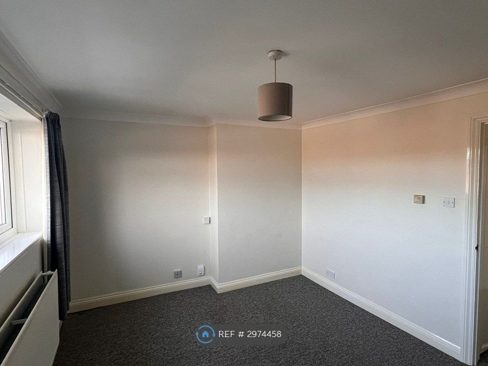 Property photo 3 of 7 Sitting Room/Bedroom