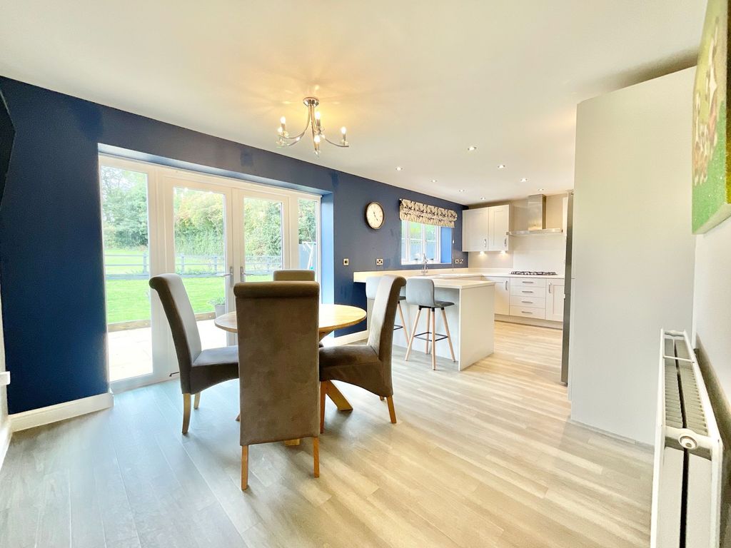 Property photo 2 of 39