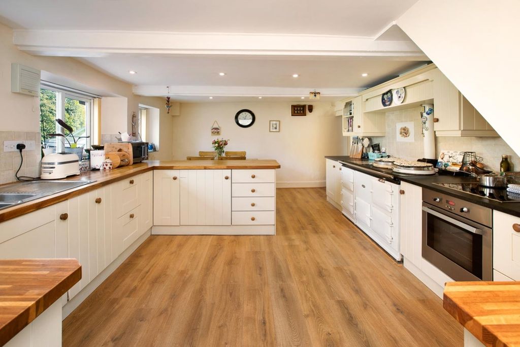 Property photo 3 of 21 Bullenshay20230504883121Smart