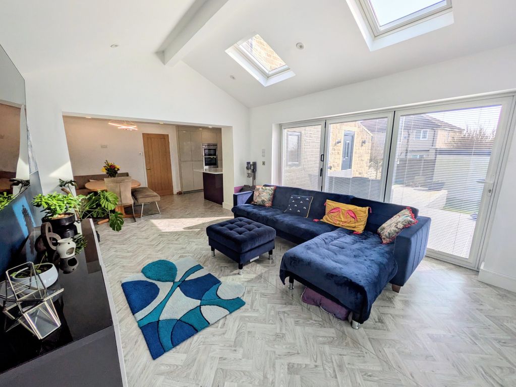 Property photo 1 of 30 1000038995