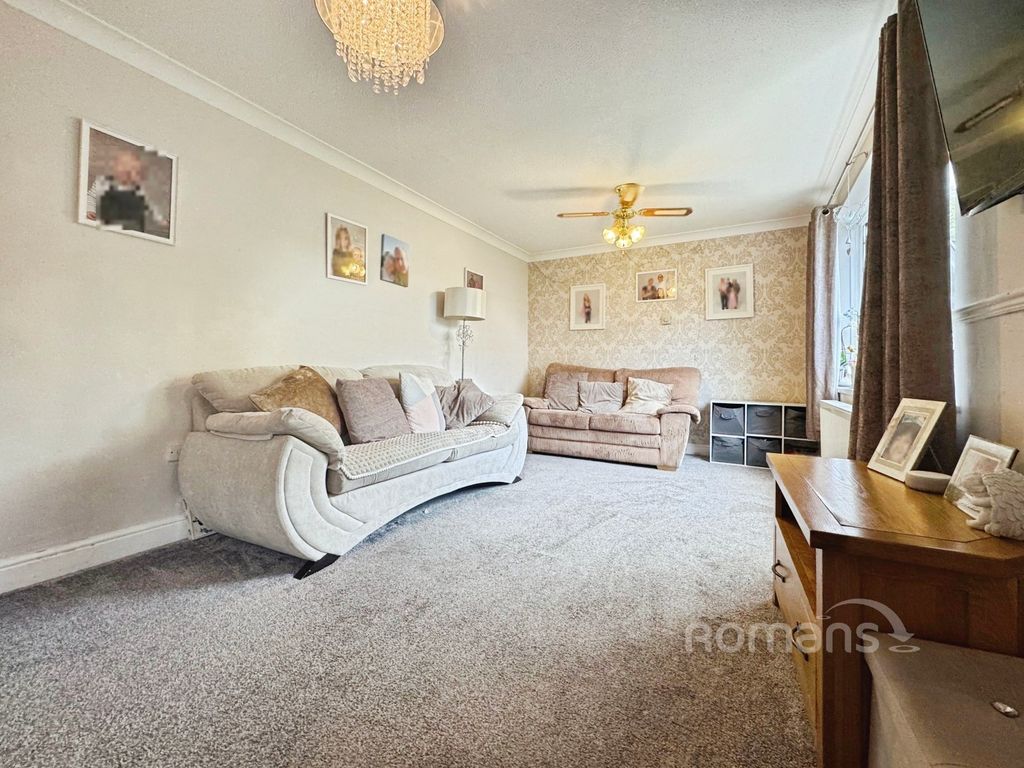 Property photo 3 of 11 Picture No. 13