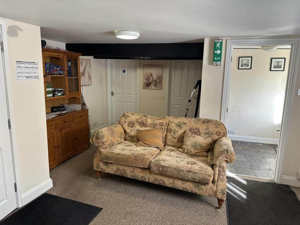 Property photo 2 of 6 Bedroom