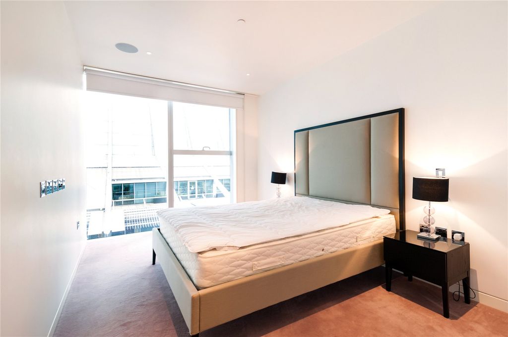 Property photo 3 of 8 Bedroom