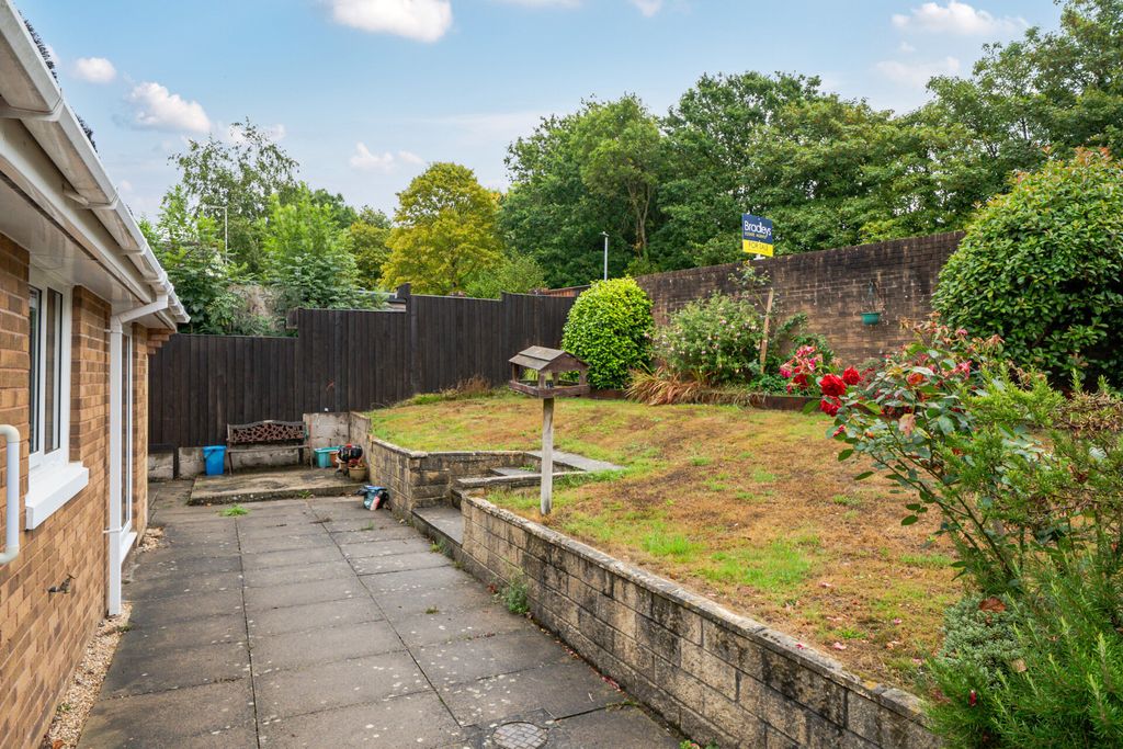 Property photo 2 of 19 Garden