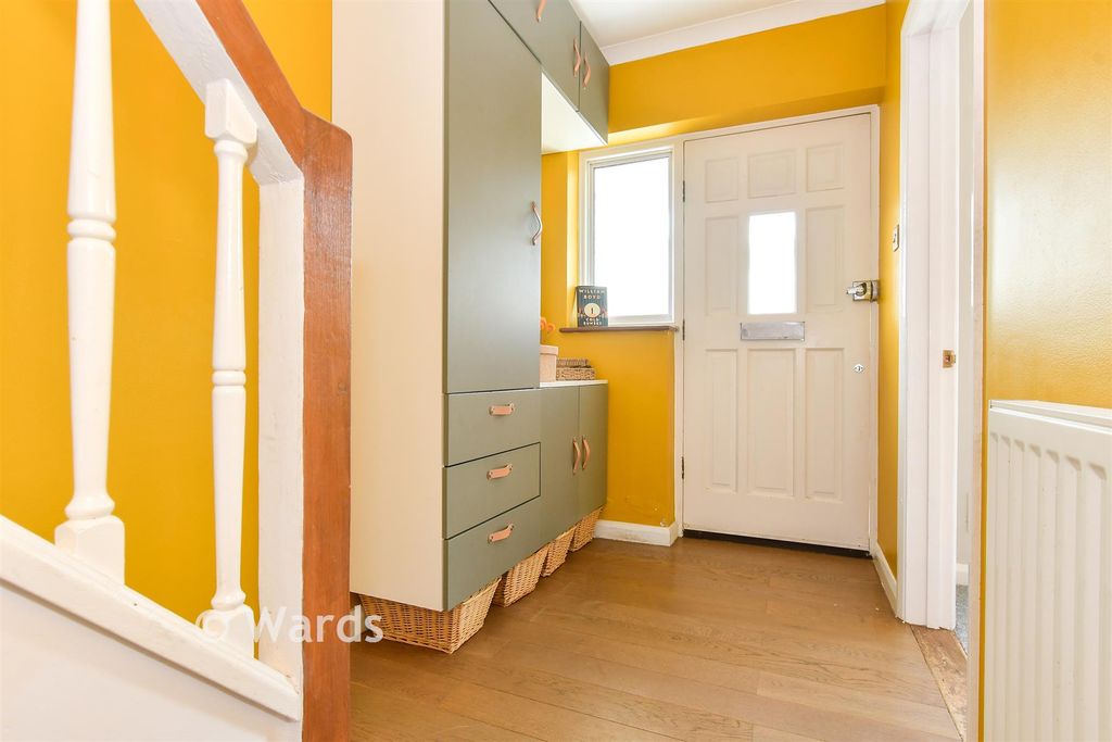 Property photo 2 of 16 Entrance Hall