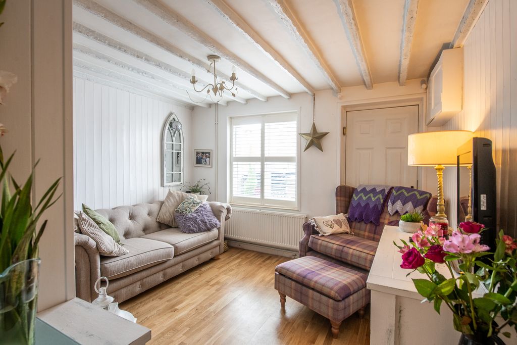 Property photo 3 of 18 Estate-Agents-Aylesbury-18