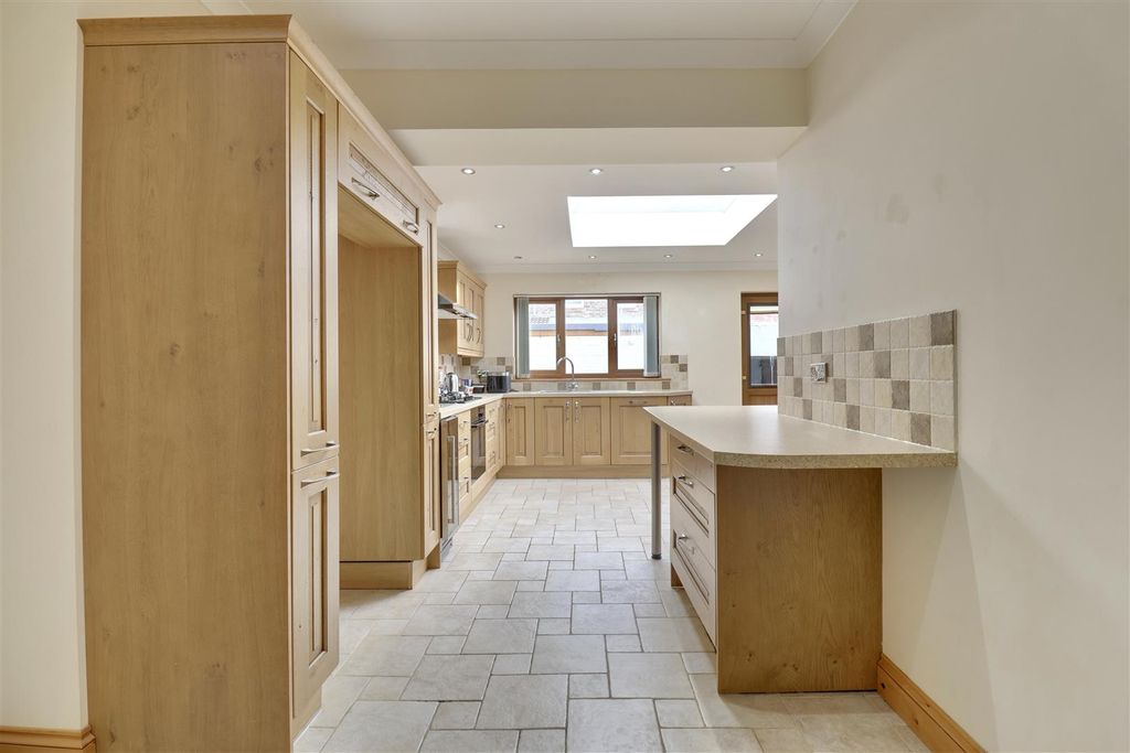 Property photo 2 of 18 493F01B3-C7CE-4E4C-Af23-Dd4F0D2F55A5_1_201_A.Jpeg