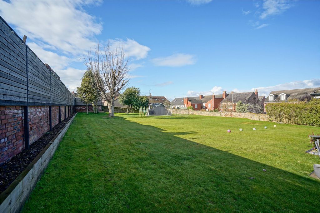 Property photo 3 of 22 Picture No. 05