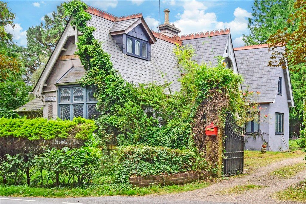 Property photo 1 of 13 External (Brochure)