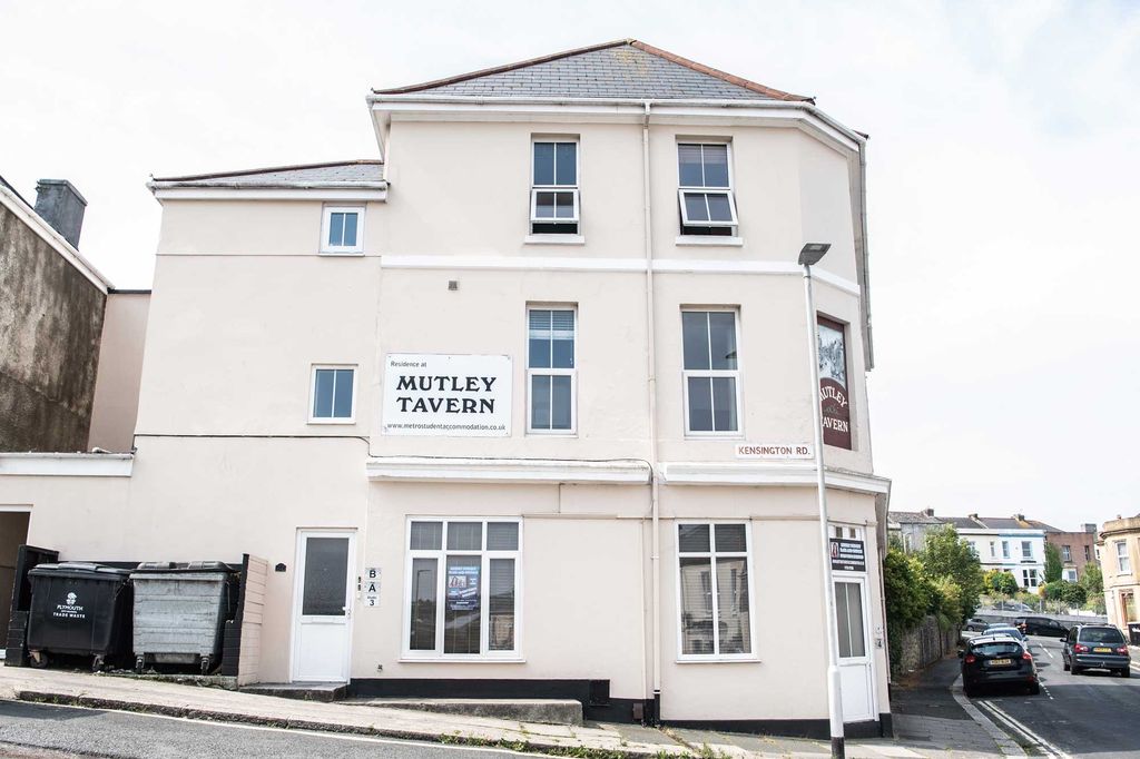 Property photo 2 of 18