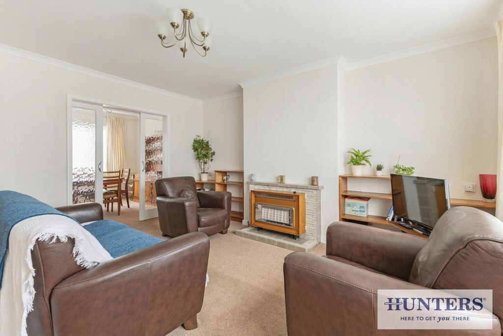 Property photo 2 of 25 Living Room