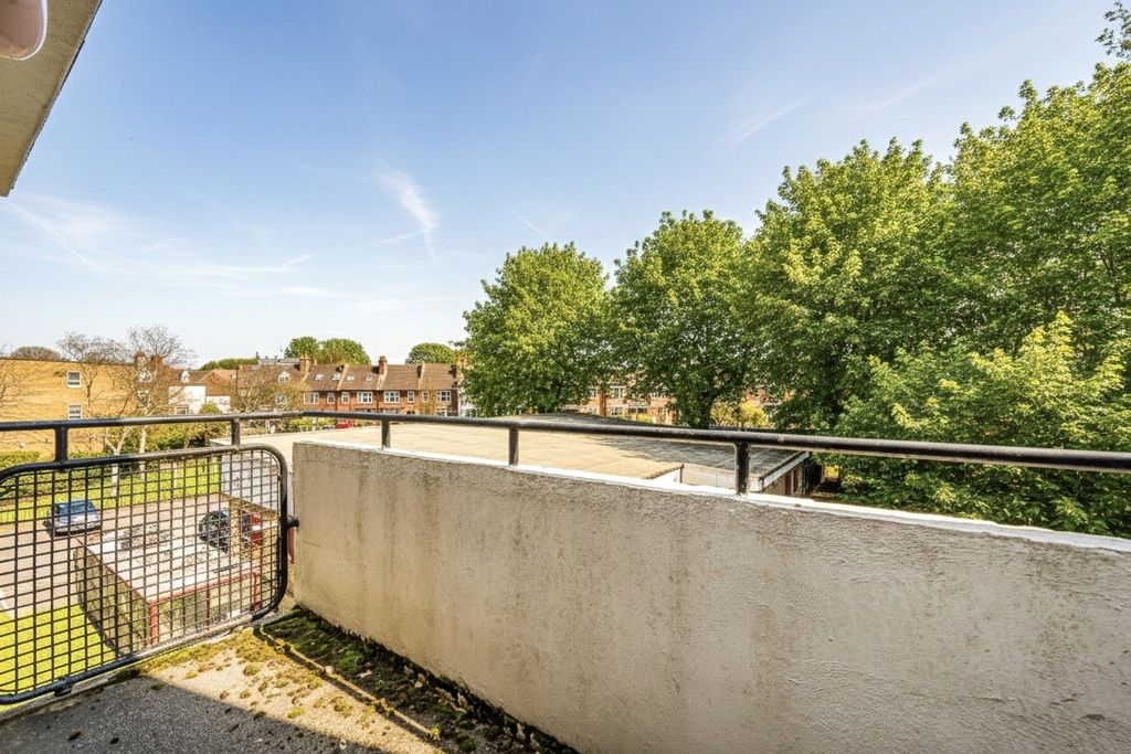 Property photo 3 of 9 Picture No. 17