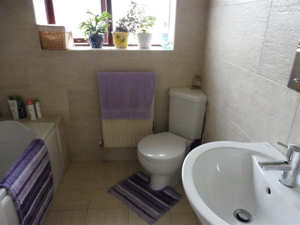 Property photo 3 of 7 Kitchen
