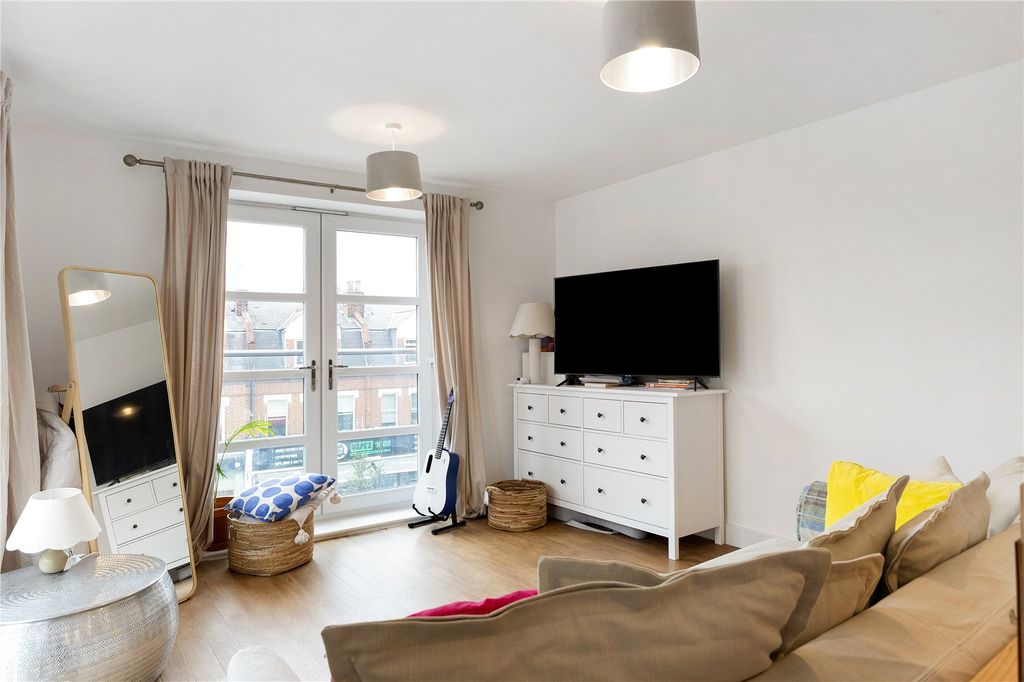 Property photo 2 of 11 Picture No. 30
