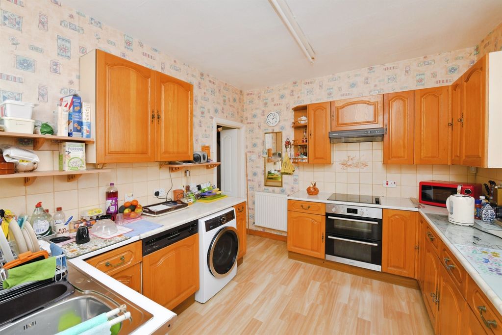 Property photo 3 of 20