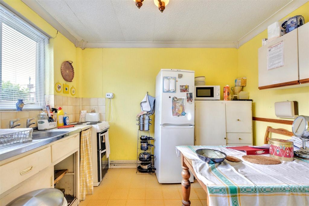 Property photo 3 of 11 Kitchen_2.Jpeg