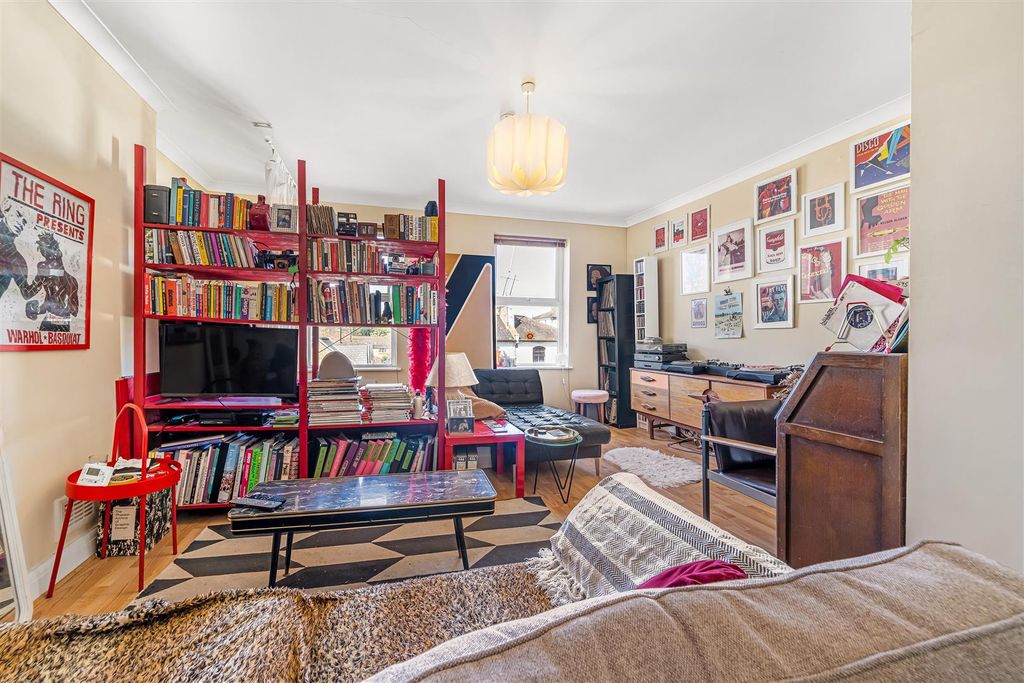 Property photo 2 of 8 Maple Court-5.Jpg