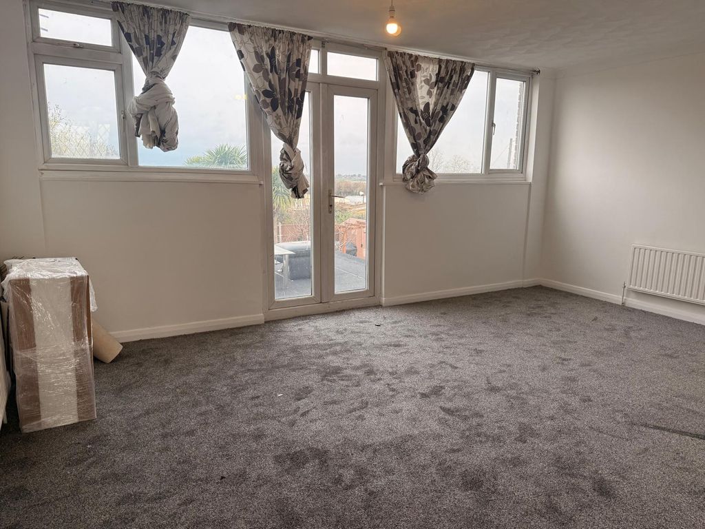 Property photo 2 of 7 Gallery