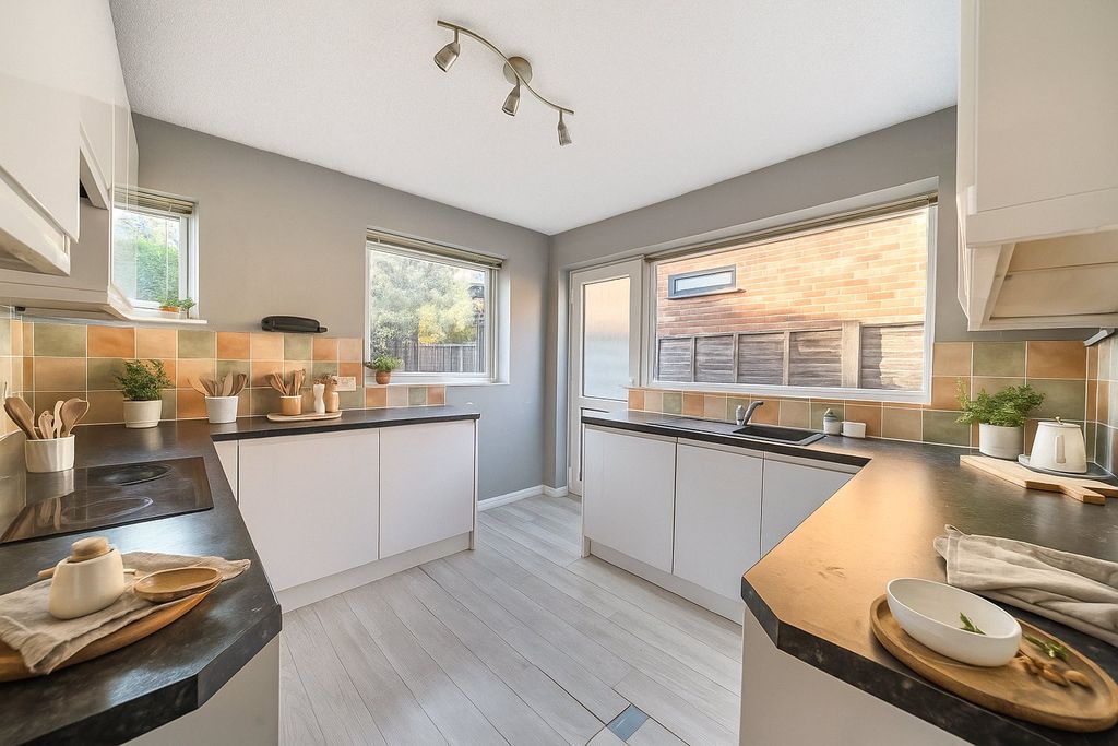 Property photo 2 of 11 Picture No. 37